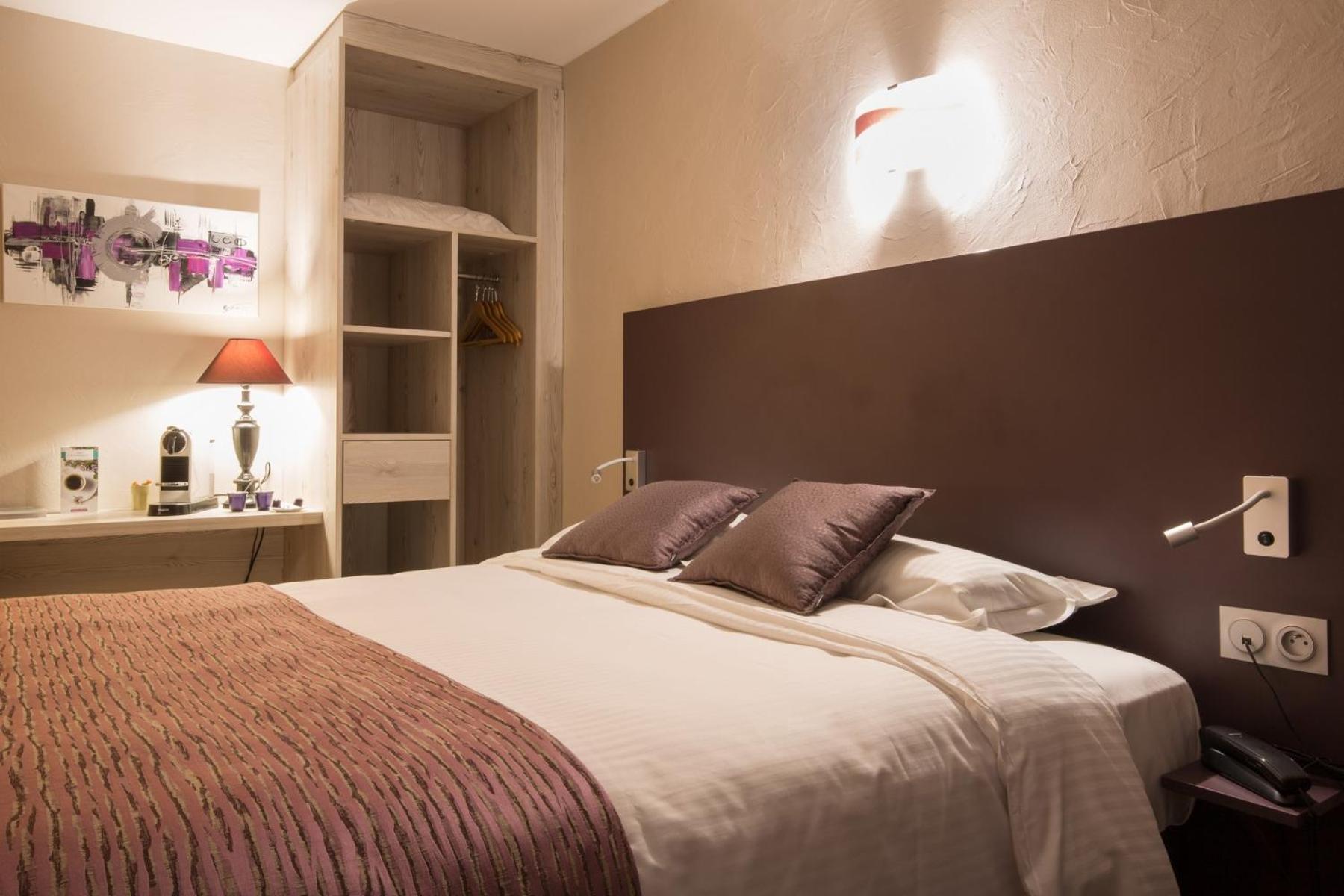 Logis Hotel Le Petit Casset La Boisse Habitación foto
