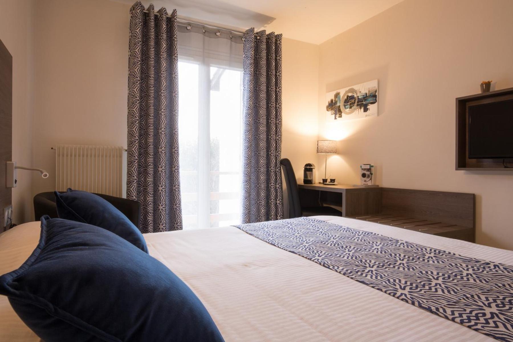 Logis Hotel Le Petit Casset La Boisse Habitación foto
