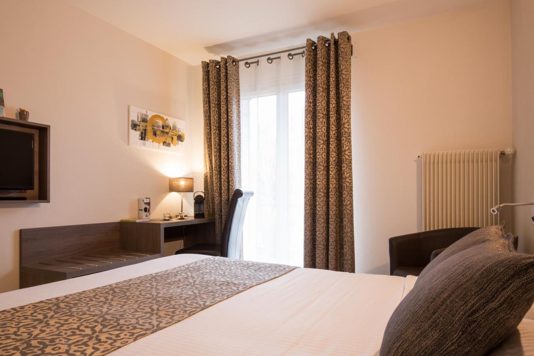 Logis Hotel Le Petit Casset La Boisse Habitación foto